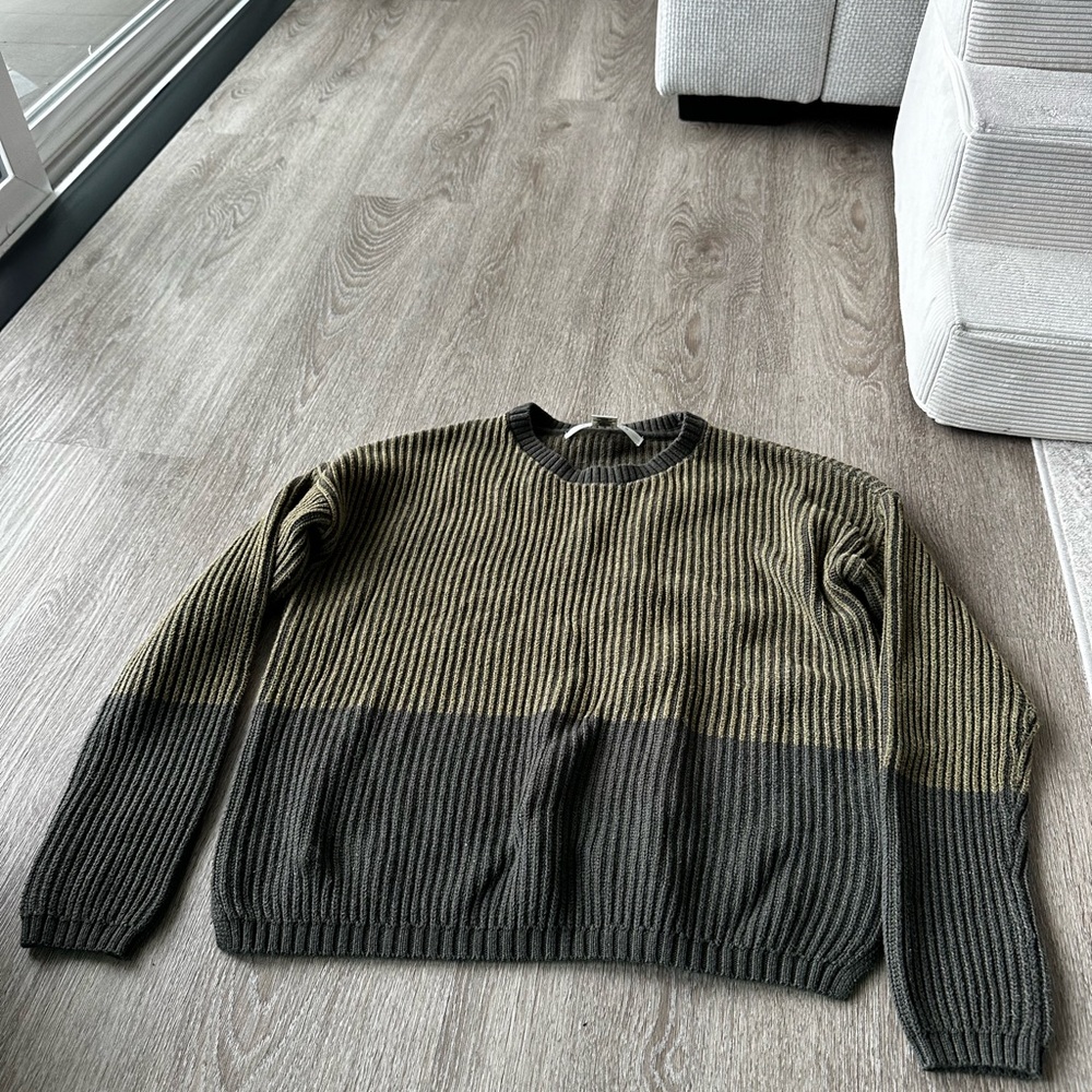 Sweater - Picture 1 of 4